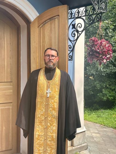 Священник Александр Зуев