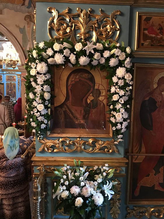 Галерея: В ПРАЗДНИК КАЗАНСКОЙ ИКОНЫ БОЖИЕЙ МАТЕРИ