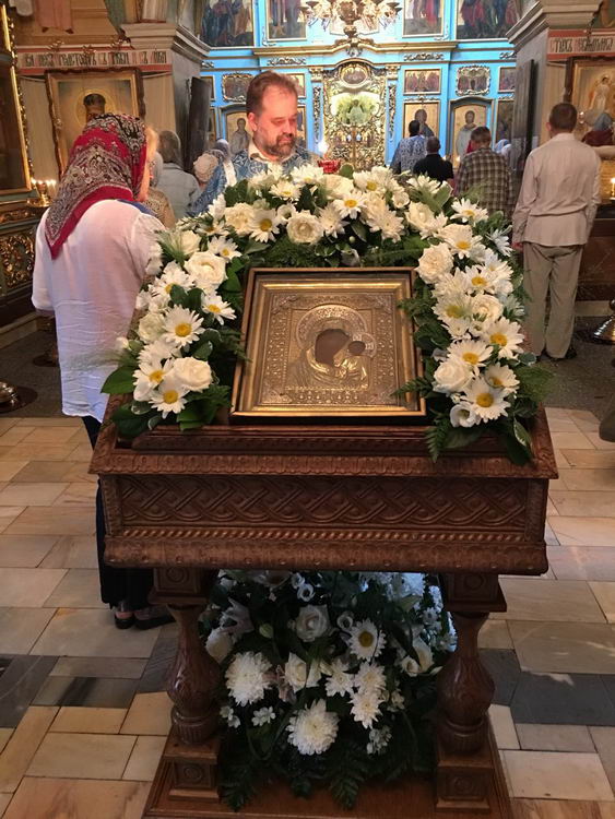Галерея: В ПРАЗДНИК КАЗАНСКОЙ ИКОНЫ БОЖИЕЙ МАТЕРИ