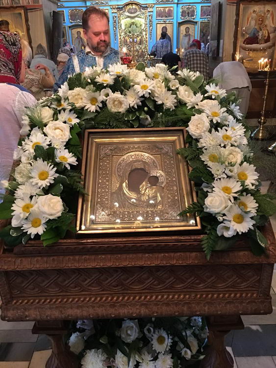 Галерея: В ПРАЗДНИК КАЗАНСКОЙ ИКОНЫ БОЖИЕЙ МАТЕРИ