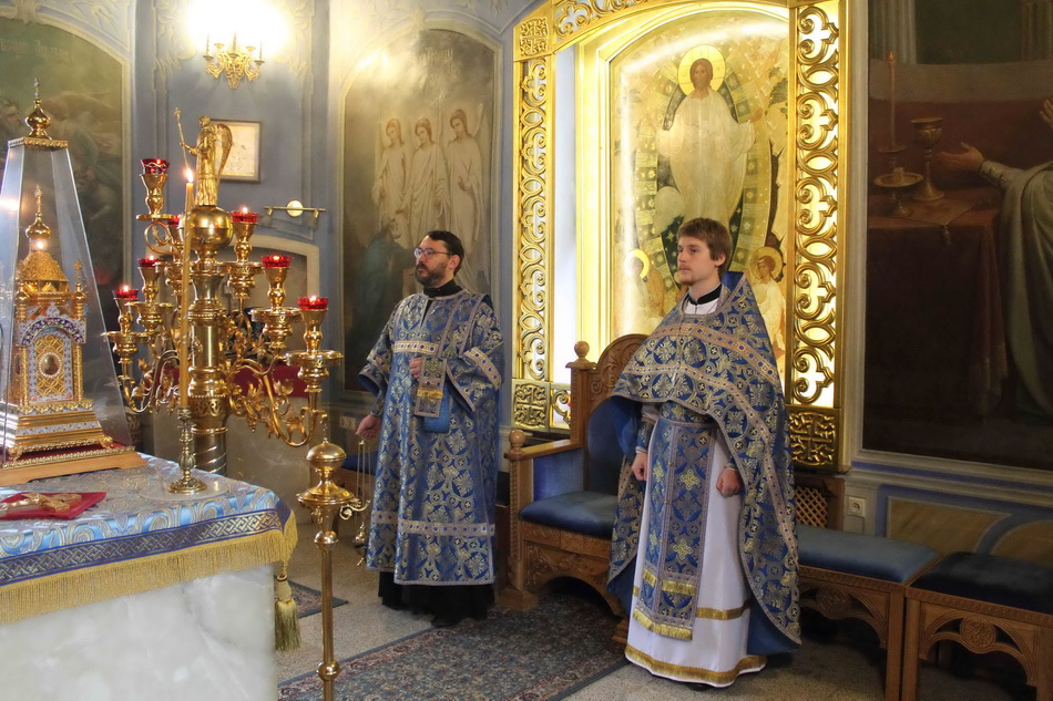Галерея: Покров Пресвятой Богородицы