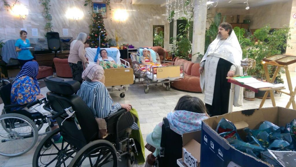 Галерея: Рождество Христово в филиале Московского хосписа