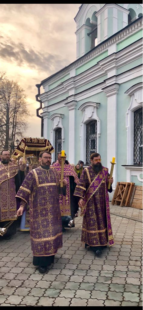 Галерея: В пятницу Страстной седмицы
