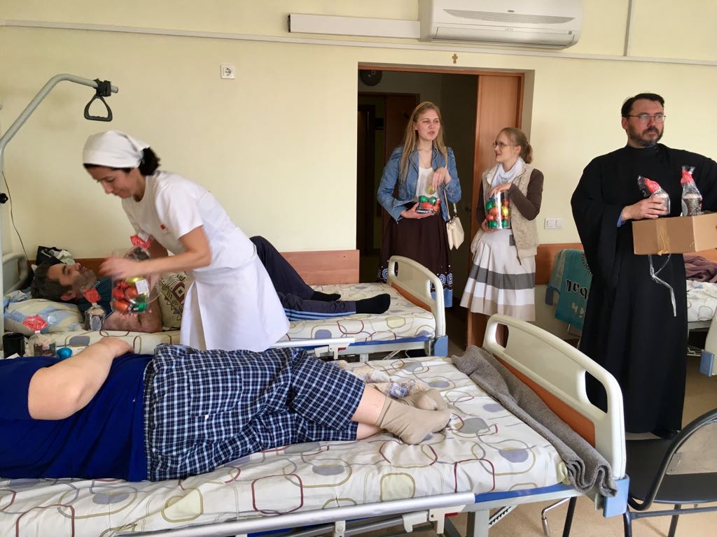 Галерея: Пасха в Городской клинической больнице № 12
