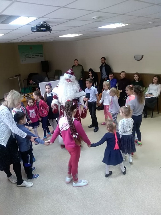 Галерея: Рождественское поздравление в детской больнице