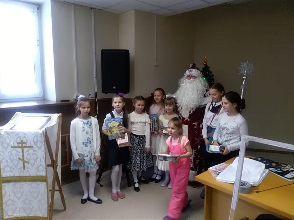 Галерея: Рождественское поздравление в детской больнице