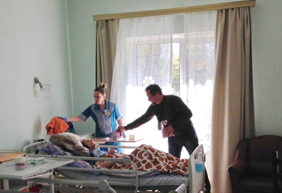 Галерея: Пасхальное поздравление в больницах