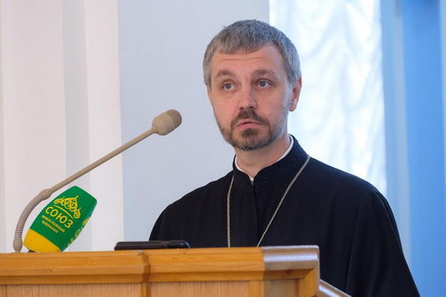 Фото: Выступление на конференции