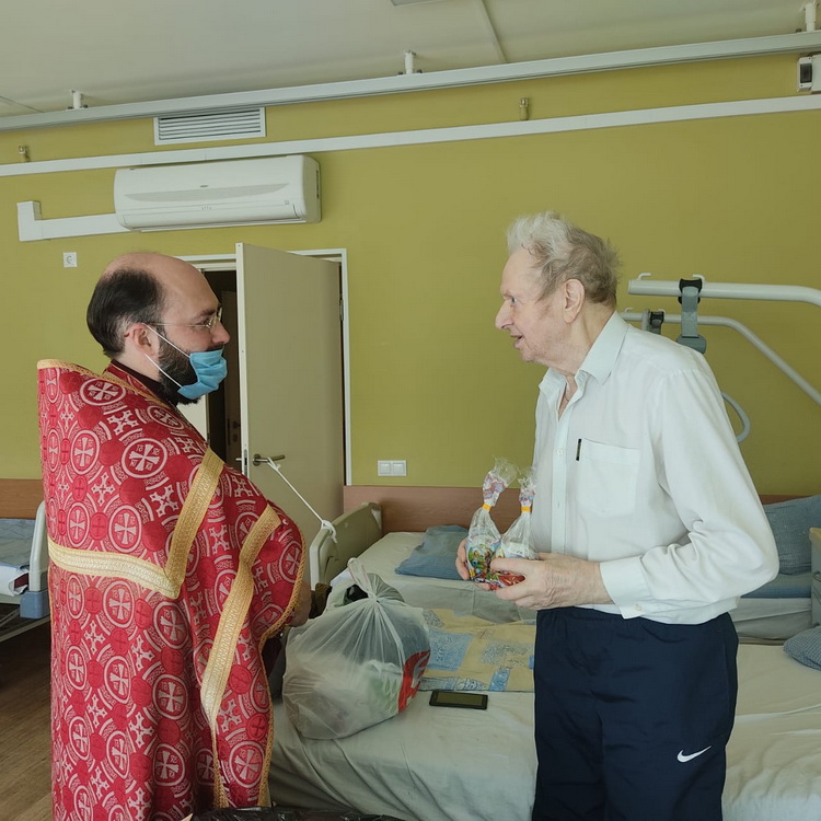 Галерея: Поздравление с Пасхой больных