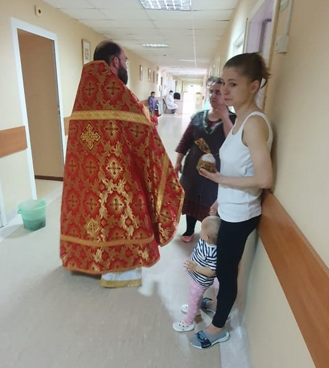 Галерея: Поздравление с Пасхой больных