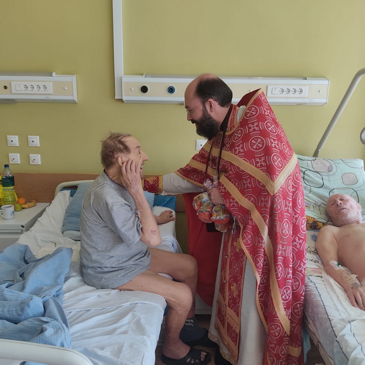 Галерея: Поздравление с Пасхой больных