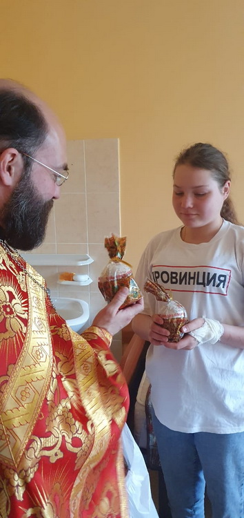 Галерея: Поздравление с Пасхой больных