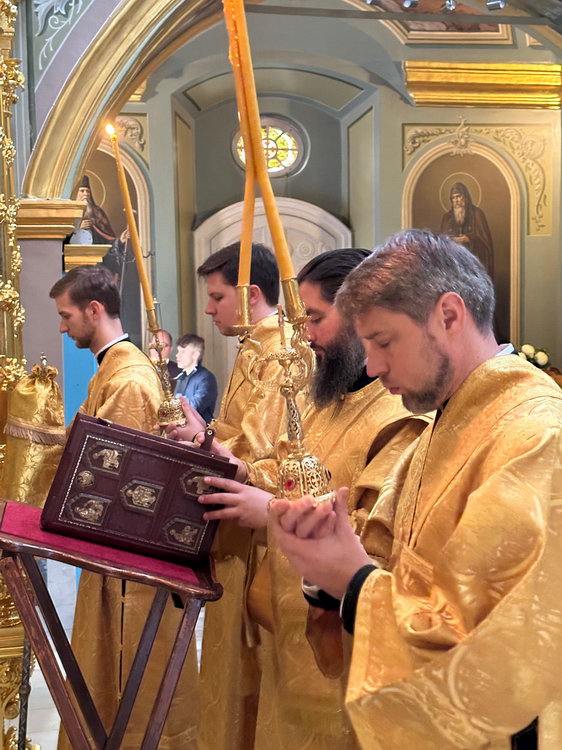 Галерея: Архиерейская служба