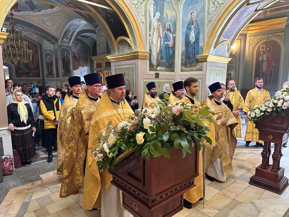 Галерея: Архиерейская служба