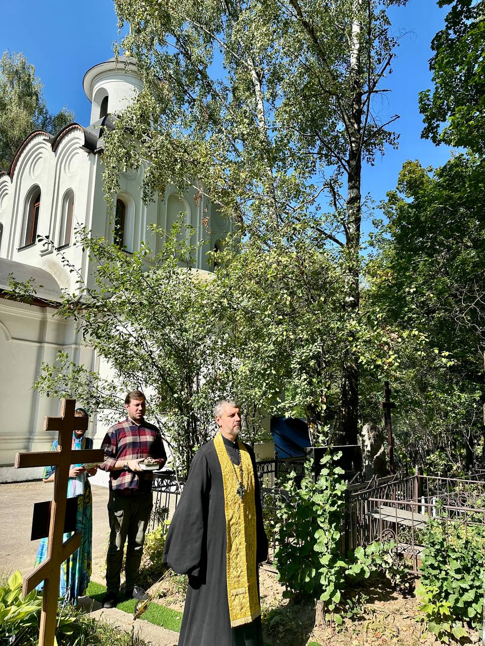 Фото: Лития на могиле иеромонаха Иова (Петрова)