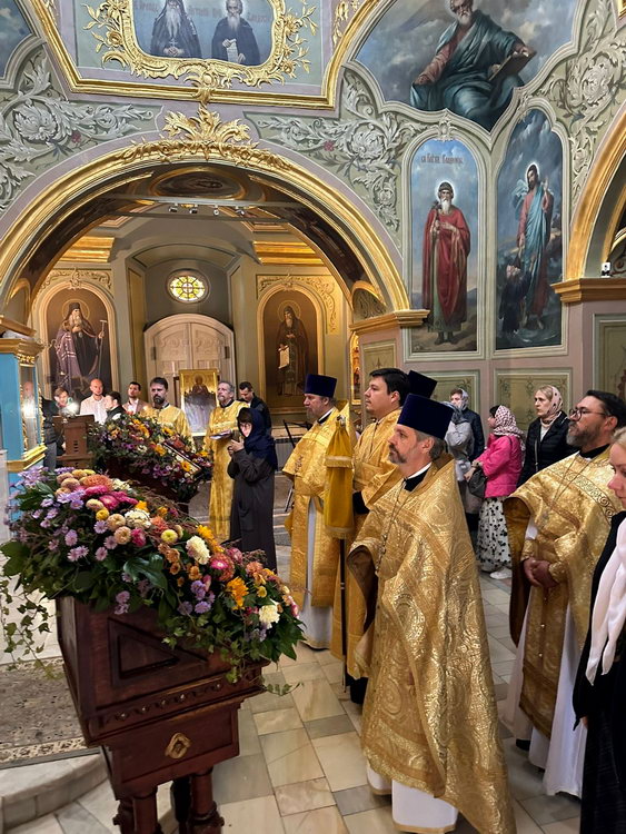 Галерея: Митрополит поздравил настоятеля