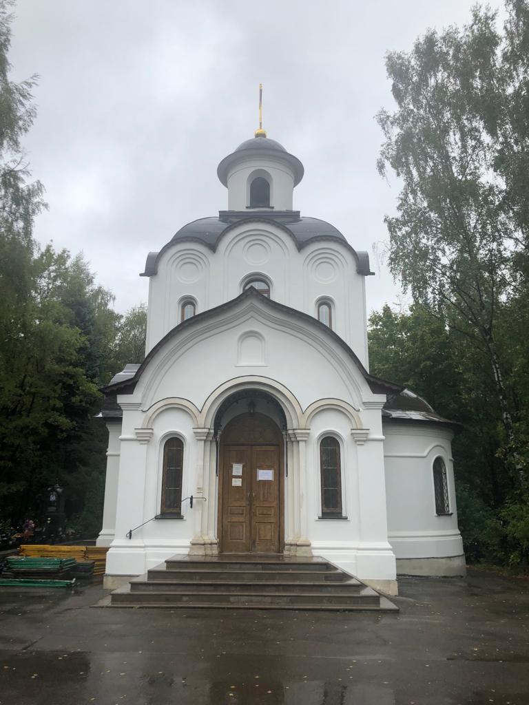 Фото: Храм Успения Пресвятой Богородицы на Котляковском кладбище